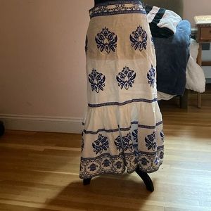 Size XL Zara.  White skirt with blue embroidery